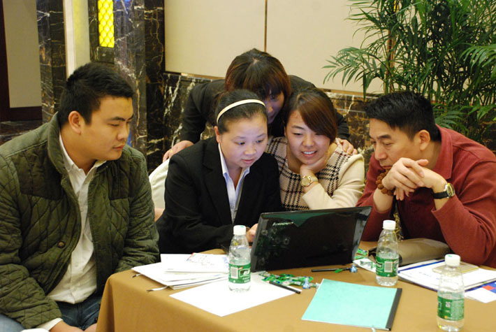 高瞻遠(yuǎn)矚，移攬?zhí)煜? 2014年百度移動推廣峰會會議報道